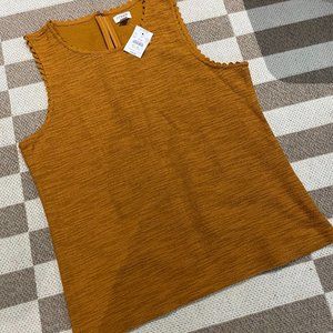 Textured Tank with Scallop Trim